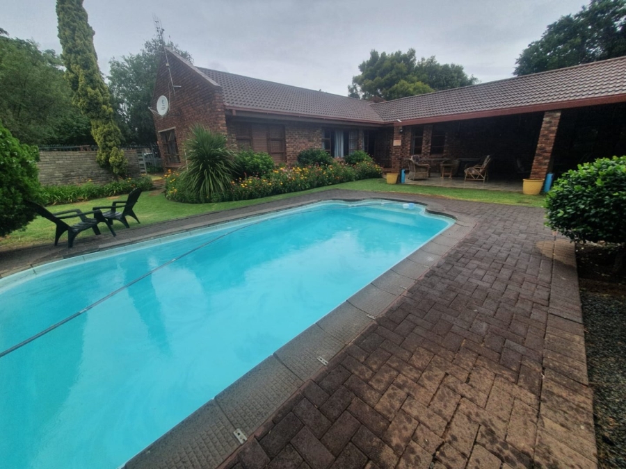12 Bedroom Property for Sale in Pellissier Free State